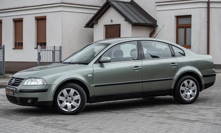 Volkswagen Passat cena 15900 przebieg: 272123, rok produkcji 2003 z Glinojeck małe 254